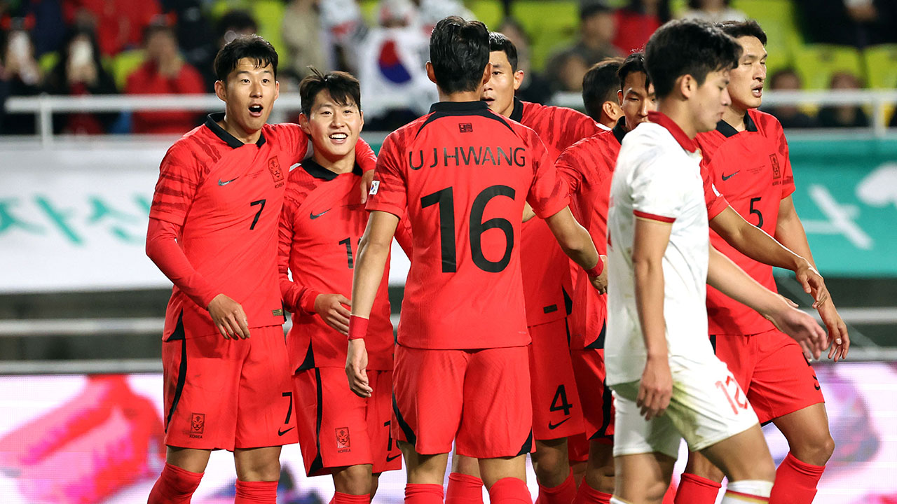 '손흥민·이강인 연속골' 축구대표팀, 베트남 6-0 대파하고 3연승