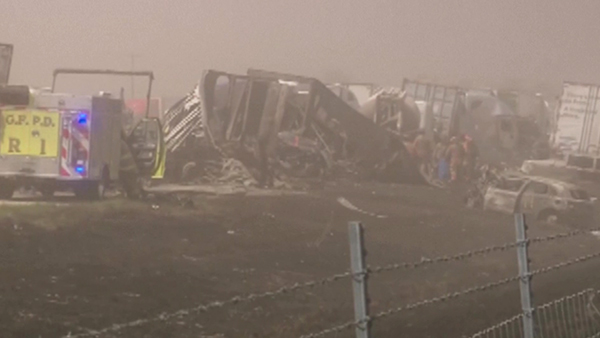 미국 고속도로에 모래폭풍 덮쳐 90중 추돌 사고‥사상자 30여 명