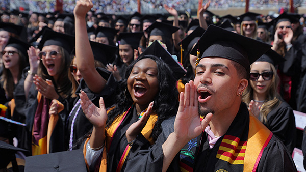 노동시장 활기에 美대학 진학률 '뚝'‥웨이터도 최저임금 2배