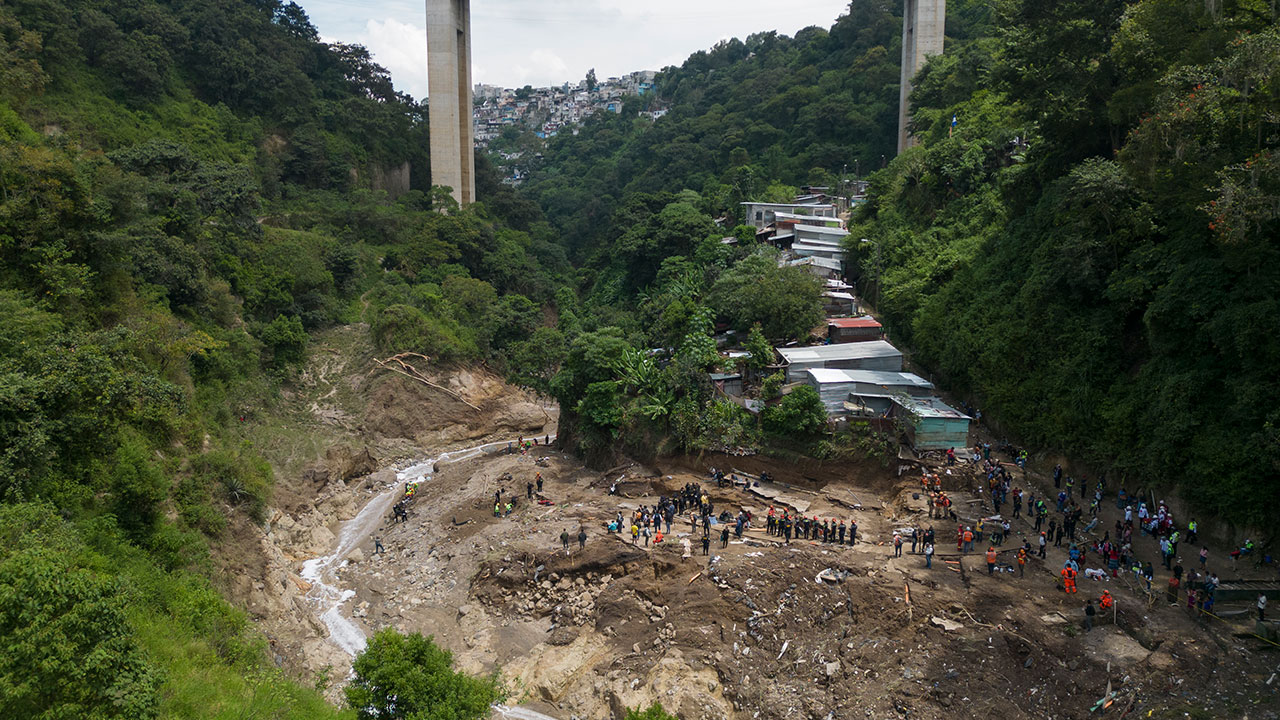 '폭우' 과테말라서 강물이 판자촌 휩쓸어‥'최소 19명 실종·사망'