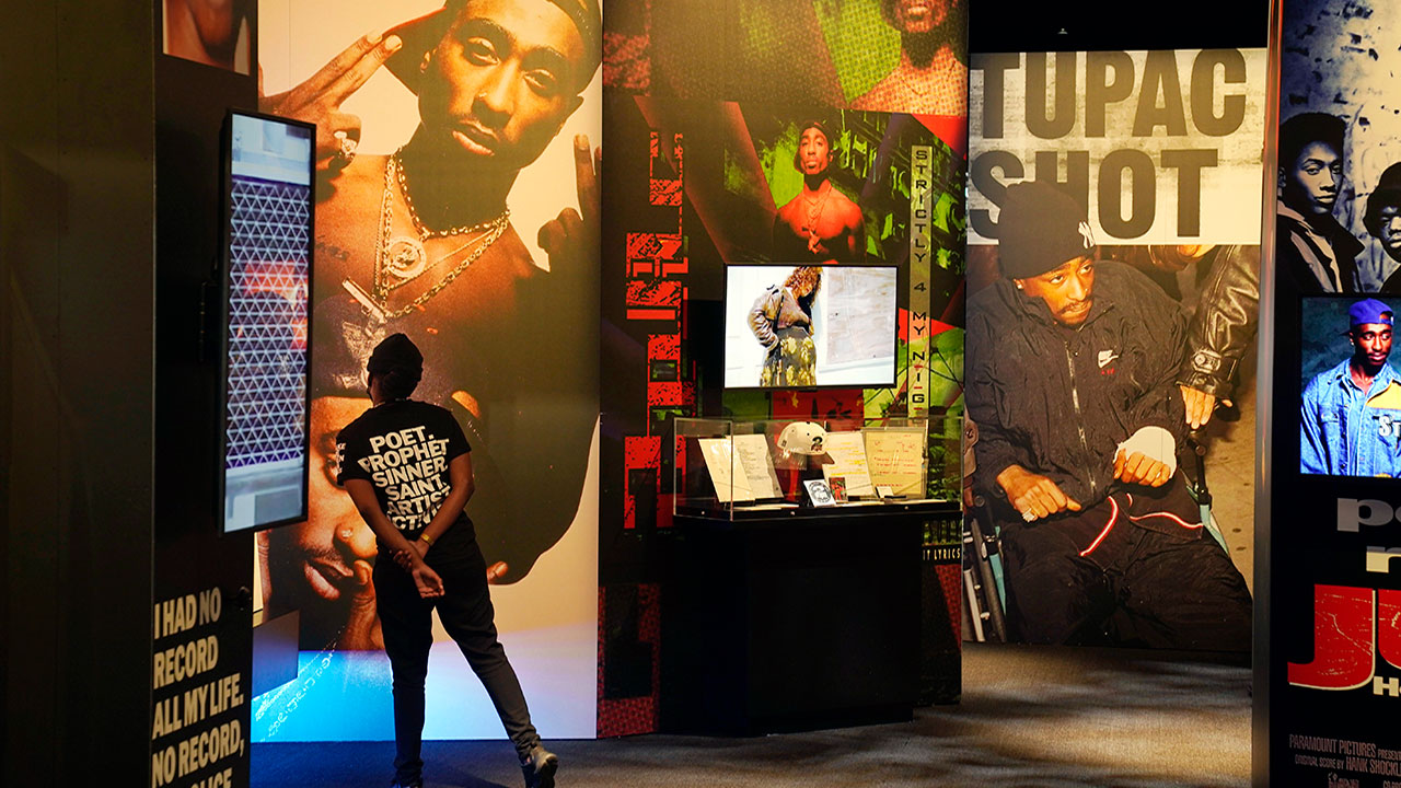 美 '전설 래퍼' 투팍 살해 용의자 27년 만에 체포