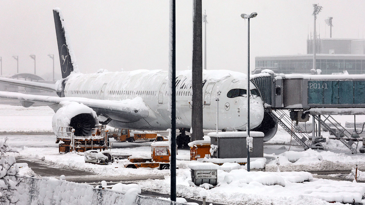 독일 뮌헨 공항 폭설에 마비‥"한국인 수십명도 발동동"