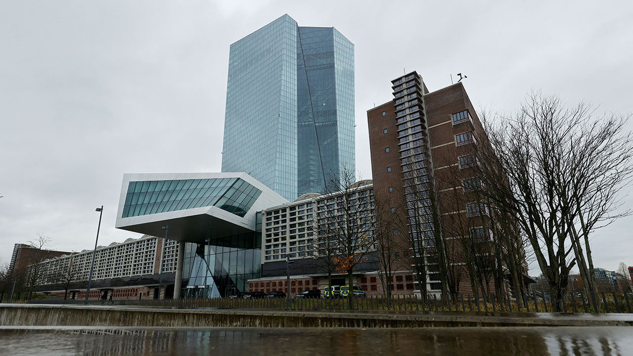 유럽중앙은행, 기준금리 4.5%로 2차례 연속 동결