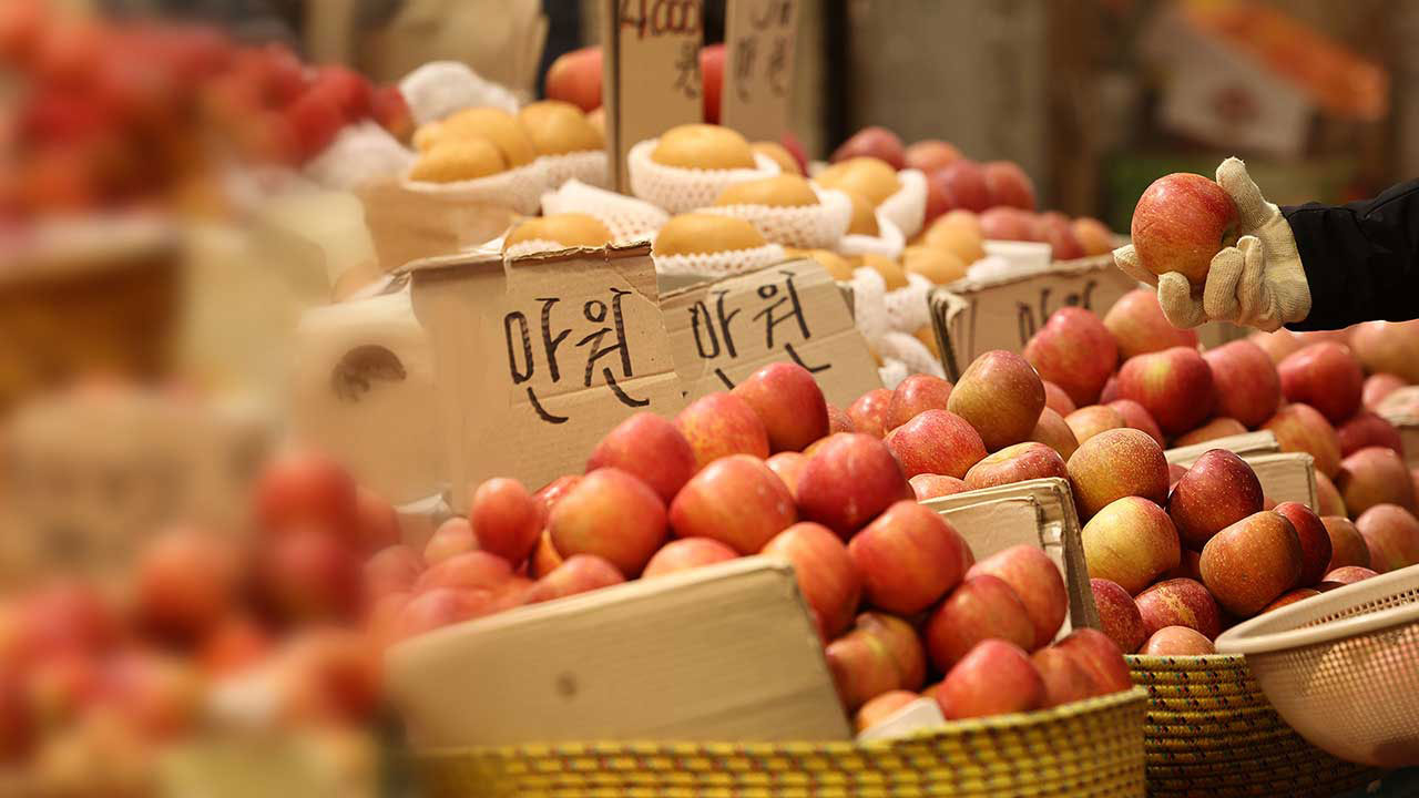 사과값 올랐나? 내렸나?‥'할인' 여부에 기관별 차이