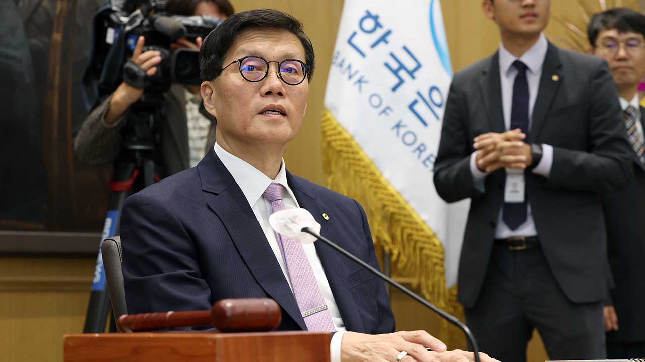 한은 총재 "금통위원 5명, 3개월 뒤에도 3.25% 유지 의견"
