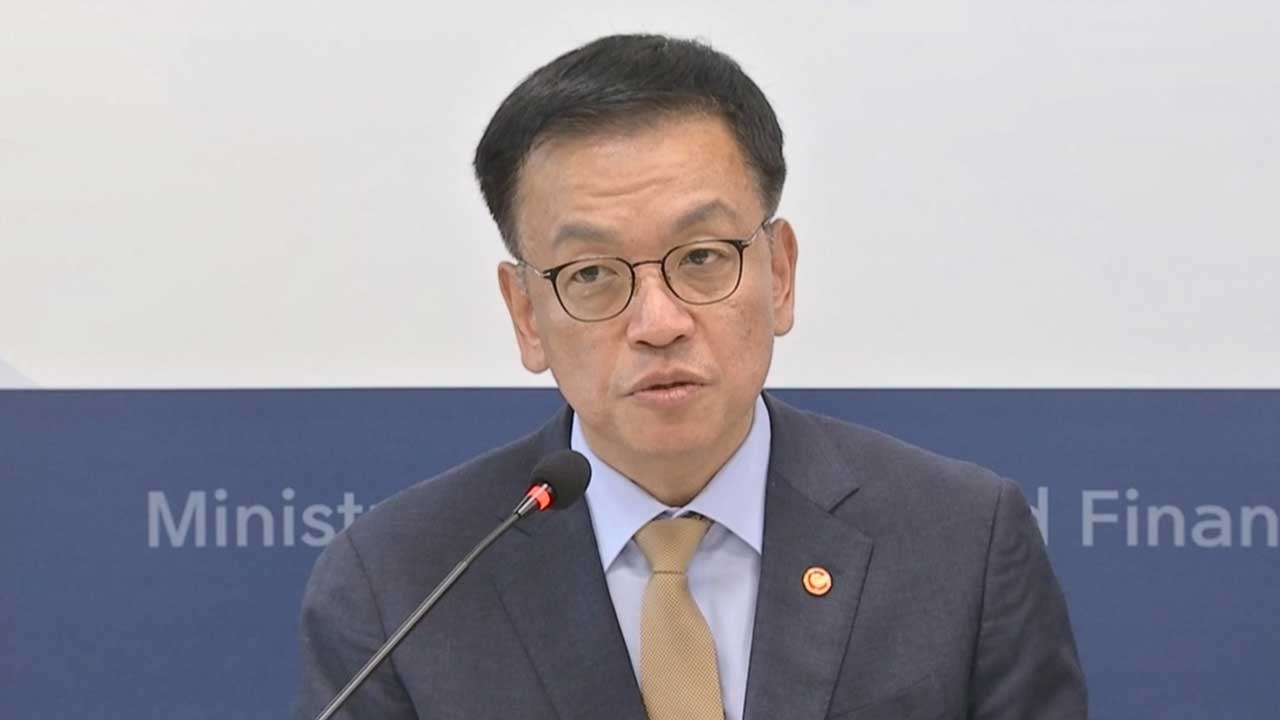 330㎖ 맥주 6캔까지 내년부터 면세‥2리터·400달러 기준은 유지