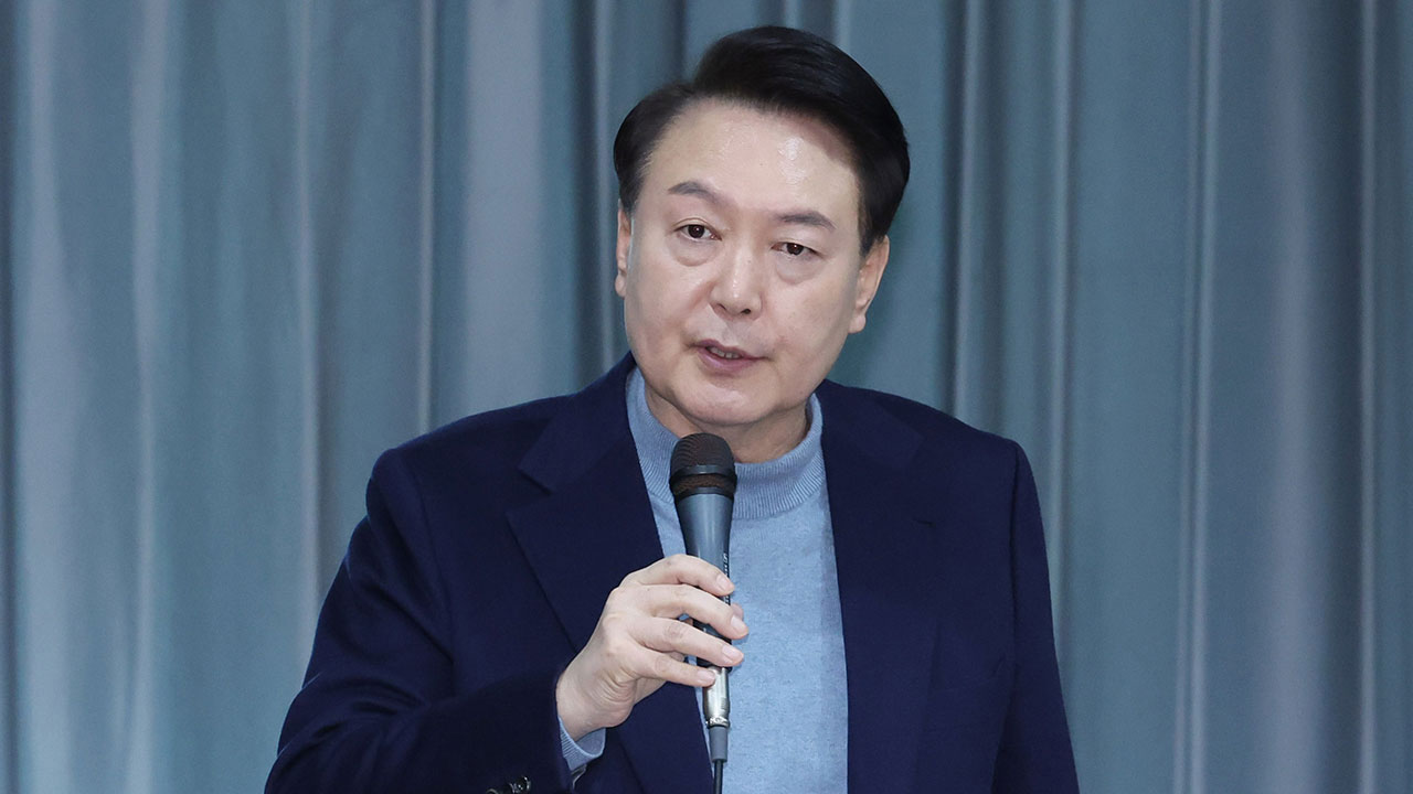 윤 대통령, 이재명 대표 피습에 "결코 있어서는 안 될 일"