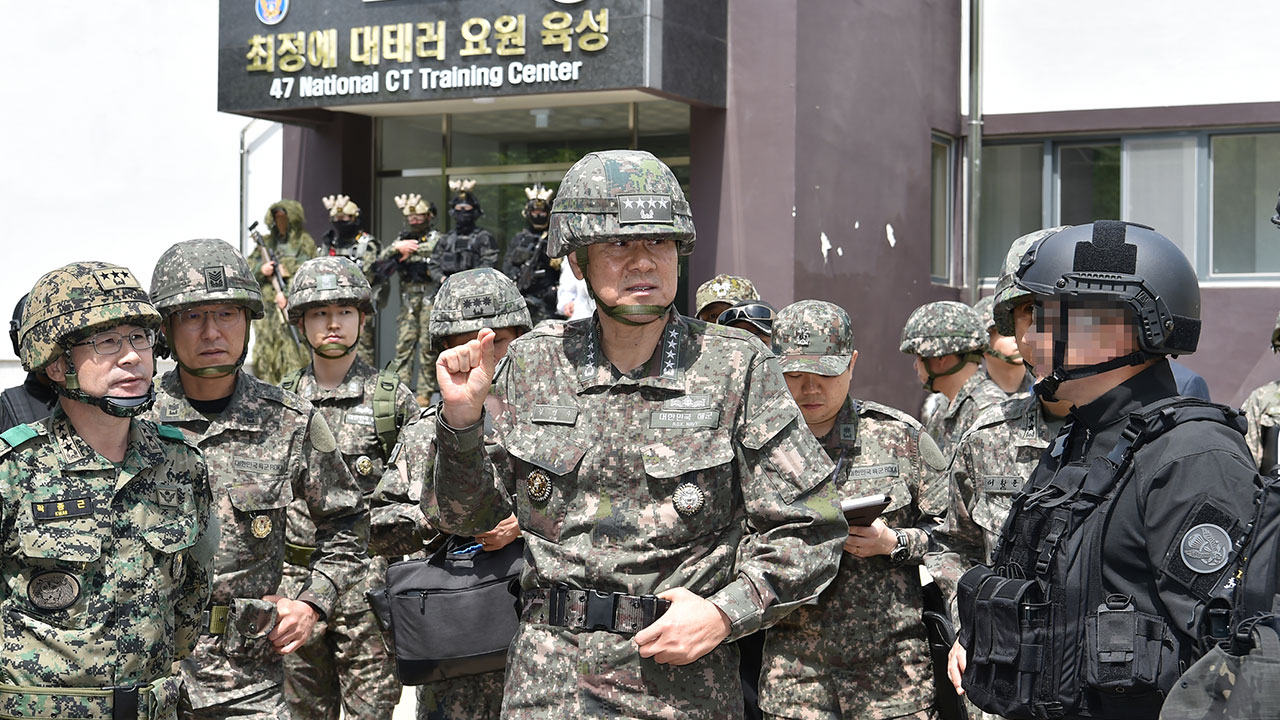 합참의장, 707특임단 훈련 참관‥"적 지도부 제거 최정예 부대"