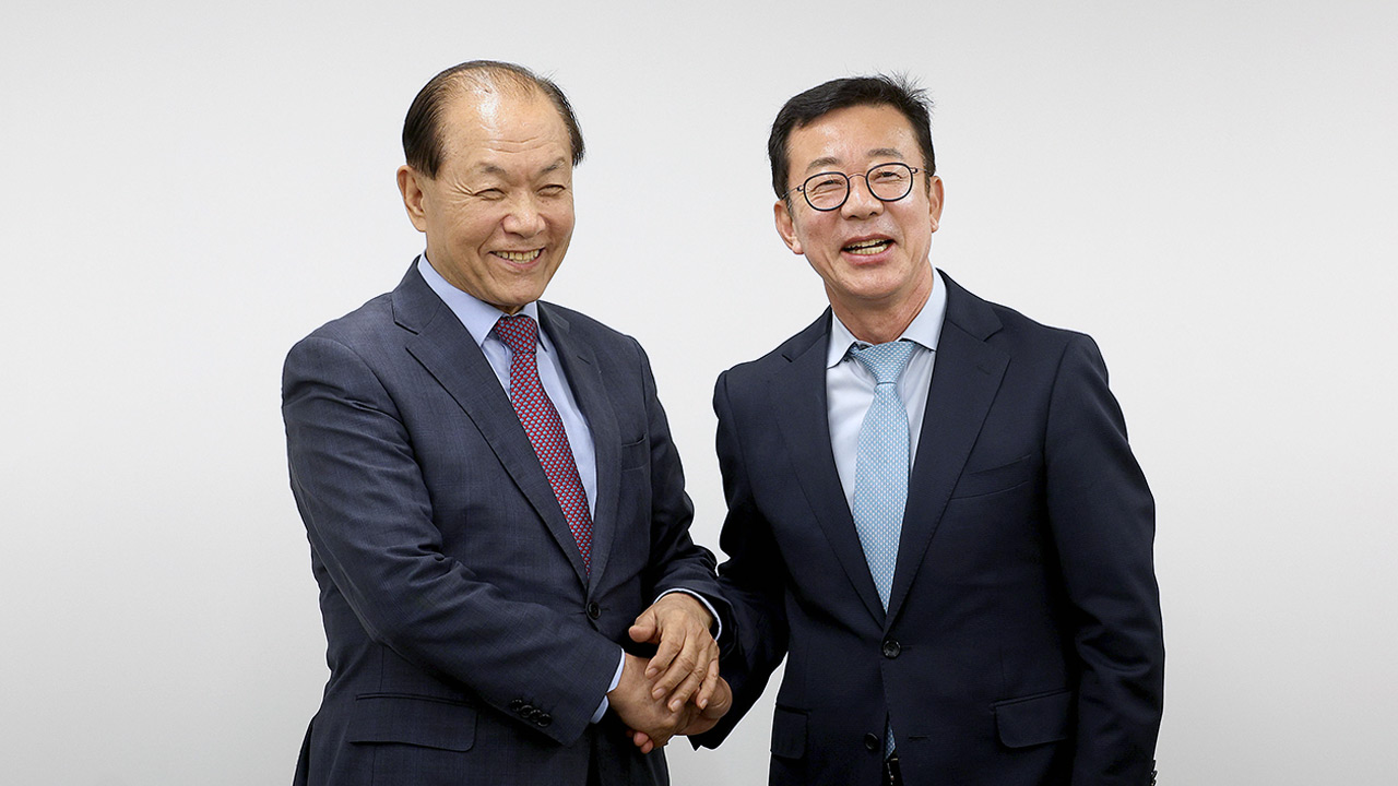 황우여, 홍철호 수석 만나 "민의 반영 문제없도록 힘 합치자"