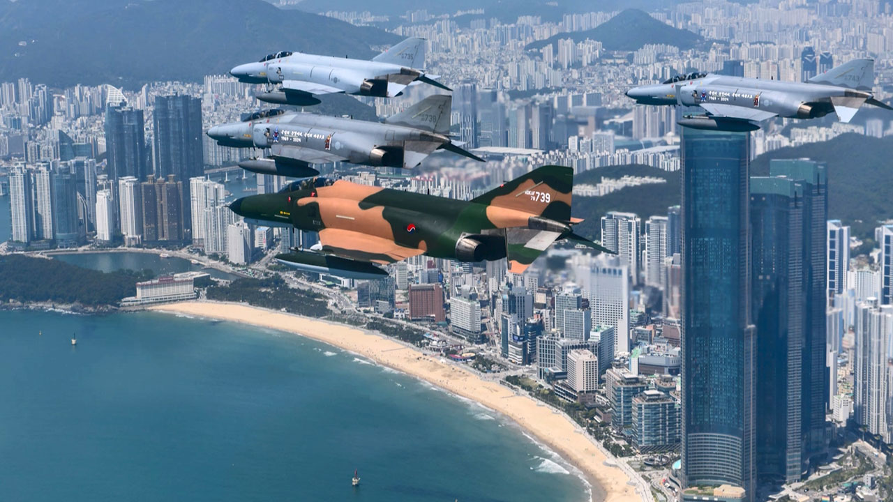 대한민국 영공 55년 지킨 F-4 팬텀‥퇴역 앞두고 고별비행