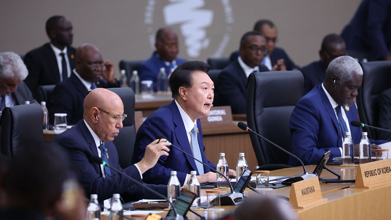 윤 대통령 "아프리카 공적개발원조 규모, 100억 달러로 확대"