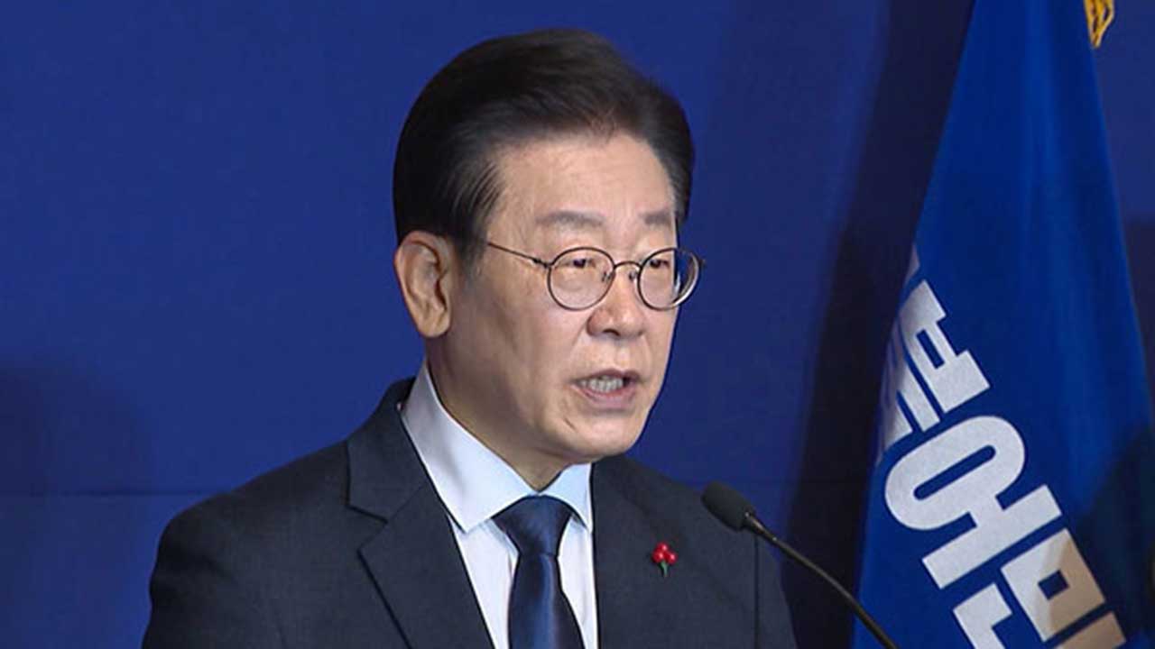 "이재명은 민주당의 아버지" 발언에 "명비어천가냐" 비판 이어져