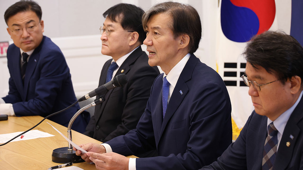 조국 "죄없는 환자들만 고통‥의사들 의료현장 돌아가야"