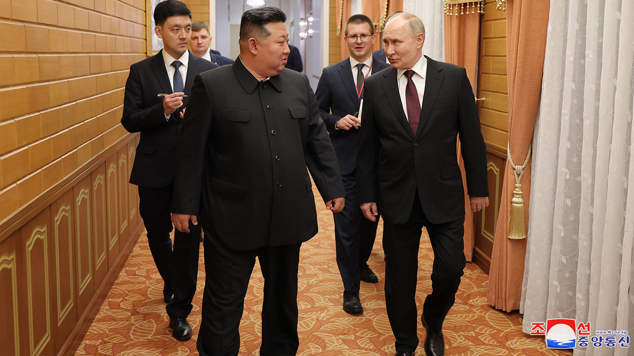 김정은 "북러관계 최고 전성기", 푸틴 "장기관계 토대 새 문서"