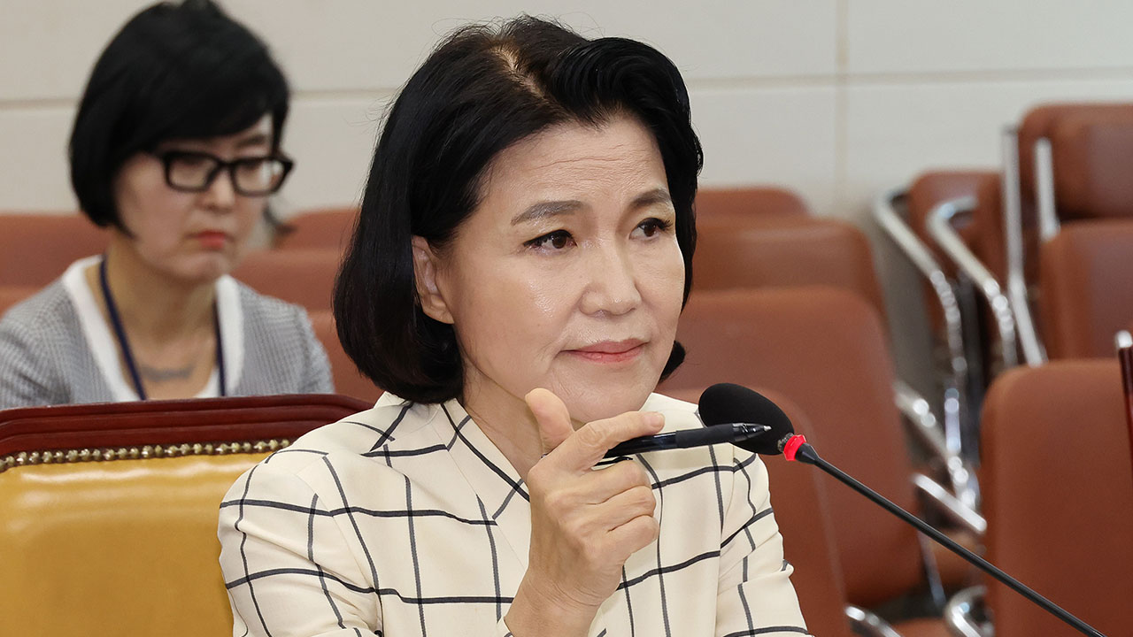 국회 과방위서 여야, 이진숙 인사청문보고서 채택 두고 격돌