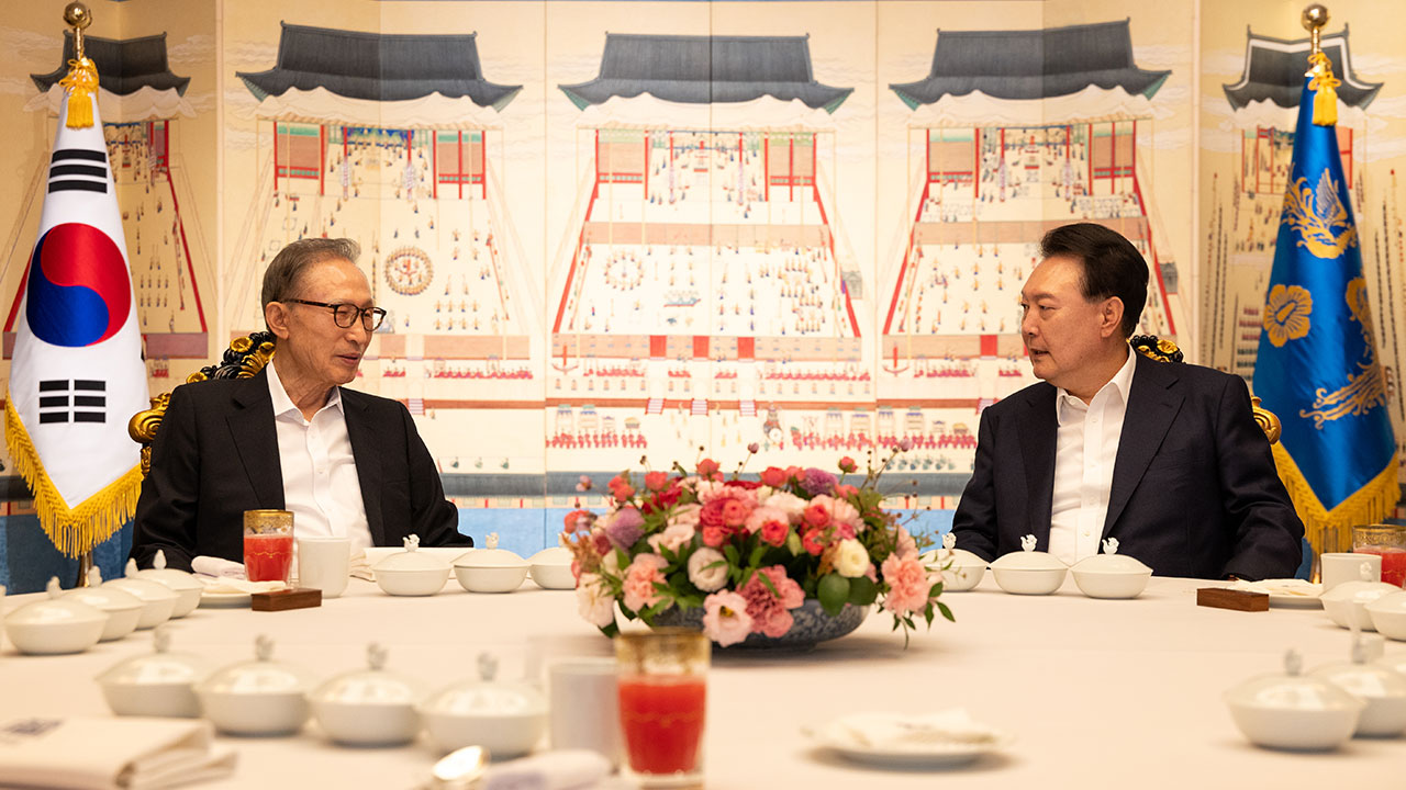 윤 대통령, 이명박 전 대통령과 부부 동반 첫 만찬‥"당정 하나 돼 대동단결해야"