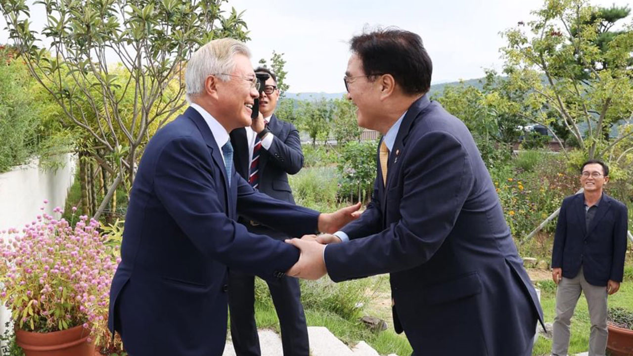 우원식 의장, 문재인 전 대통령 만나 "최근 검찰 모습에 국민 걱정"