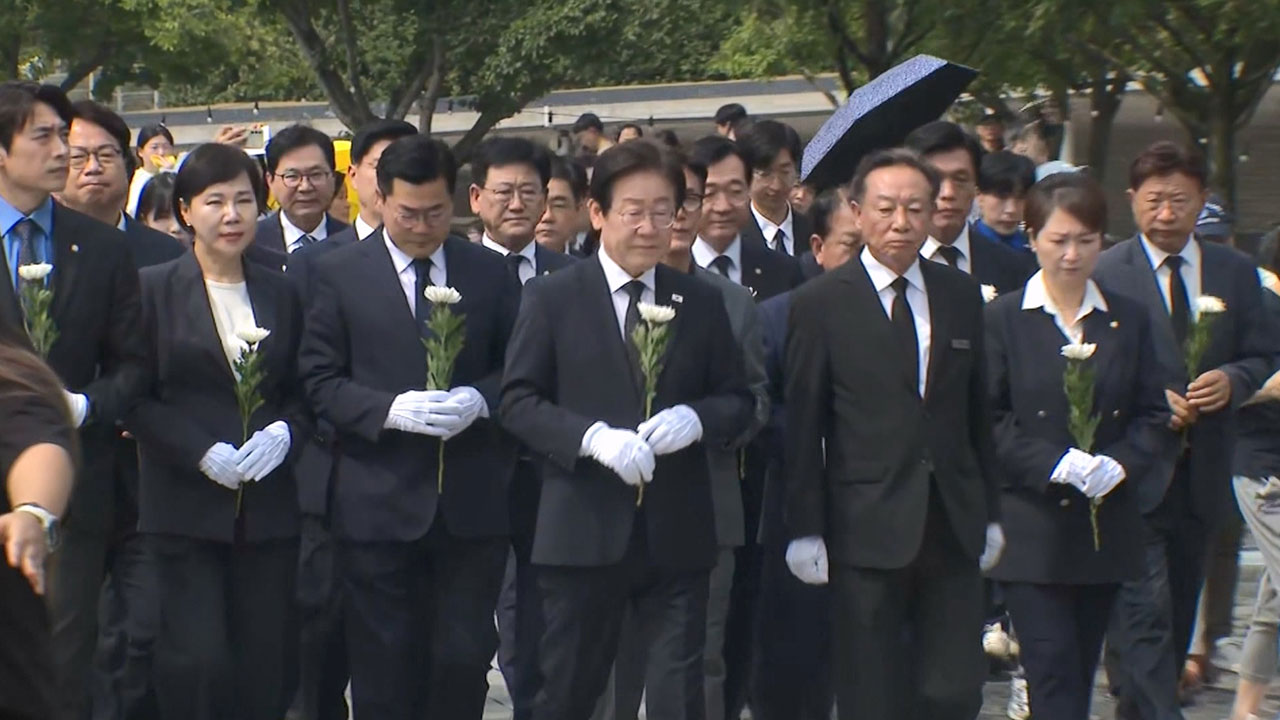 이재명, 봉하마을서 권양숙 여사 예방‥권 여사 "일련의 상황 걱정"