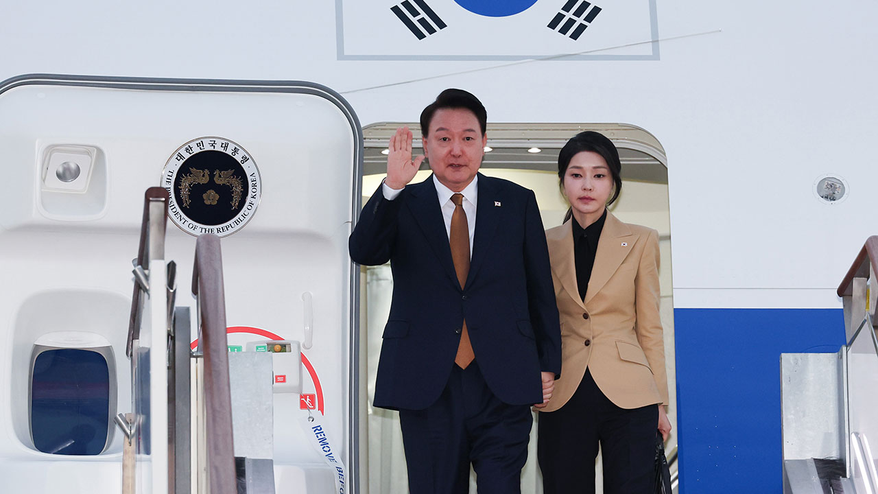 윤 대통령, 2박 4일 체코 순방 마치고 귀국‥마중나온 한동훈과 악수