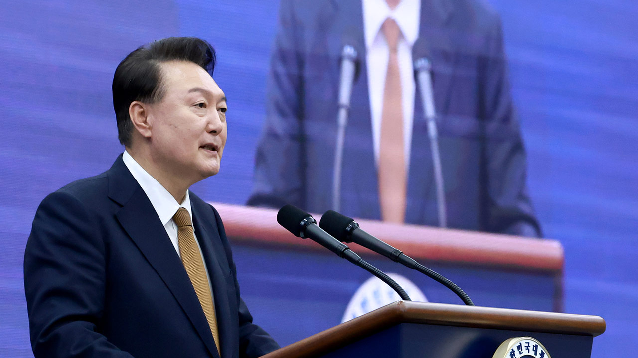 '빈손 면담' 다음날, 부산 간 尹 "힘든 상황 업보로 생각‥돌던져도 맞고 가겠다"