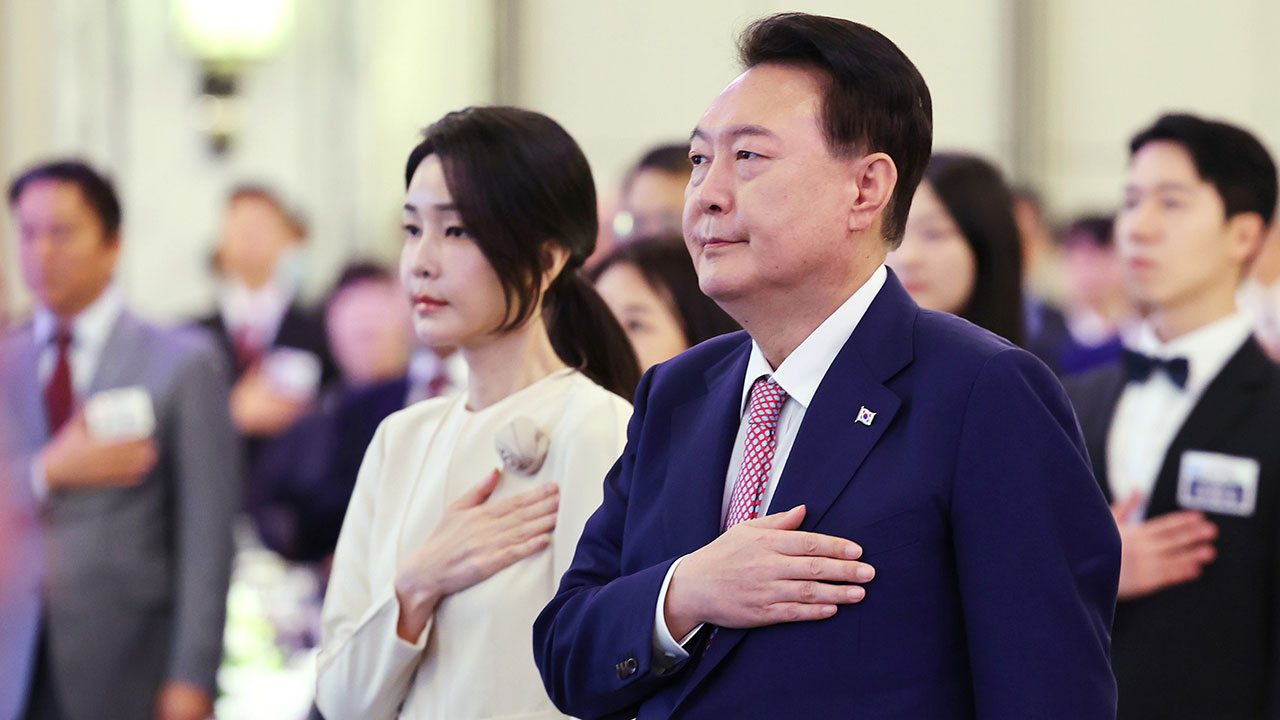 여론조사 전문가들 "둑 무너지기 직전"‥"김 여사 문제로 여권층 균열"