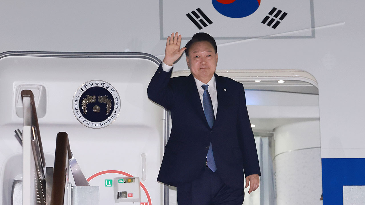 윤 대통령, APEC·G20 정상회의 일정 마치고 서울 도착