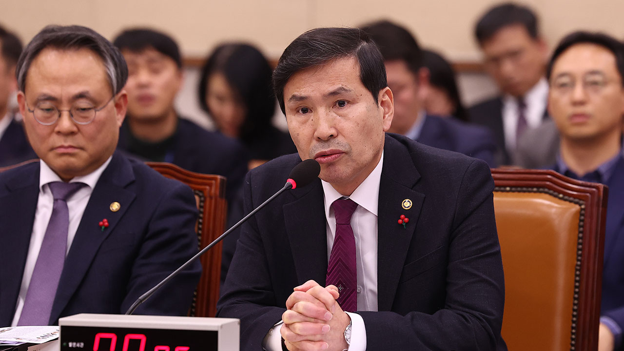 국방장관 대행 "현재 군 통수권자 대통령‥국민에 무력 사용 지시는 수용 않을 것"