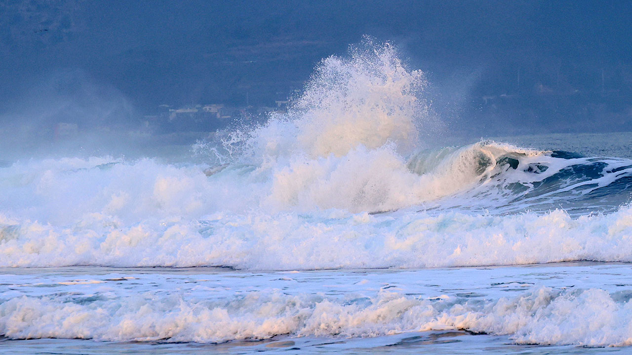 일본 강진으로 동해안 지진해일, 묵호항에 최고 85㎝‥오늘 오전 8시 10cm 미만 높이