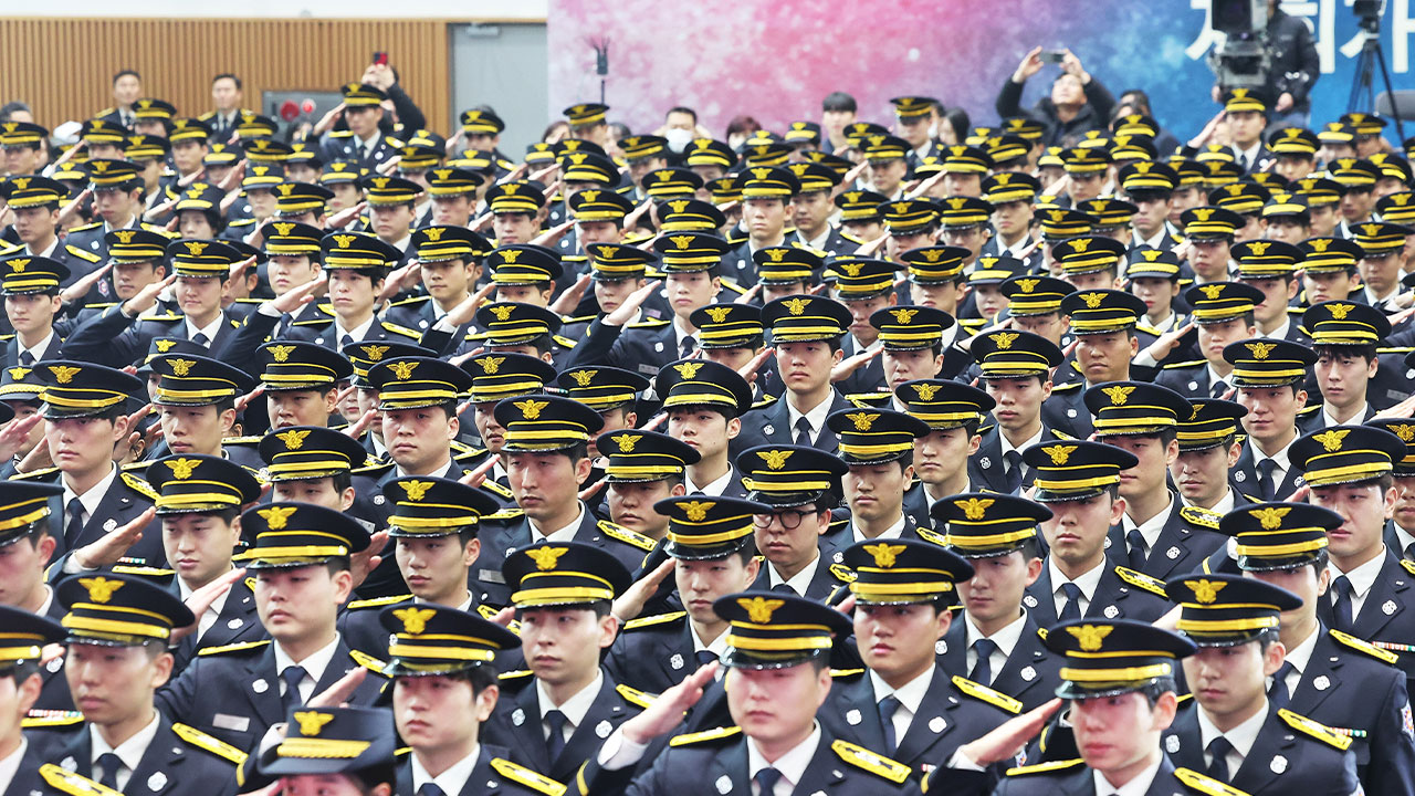 올해 공무원 보수 2.5% 상승‥9급 초임 연봉 3천만원 넘어