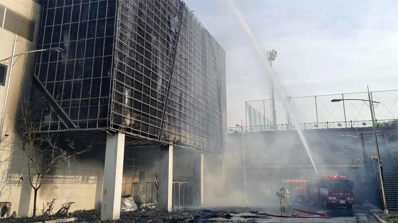 강원 철원 국민체육센터서 화재‥인명피해 없어