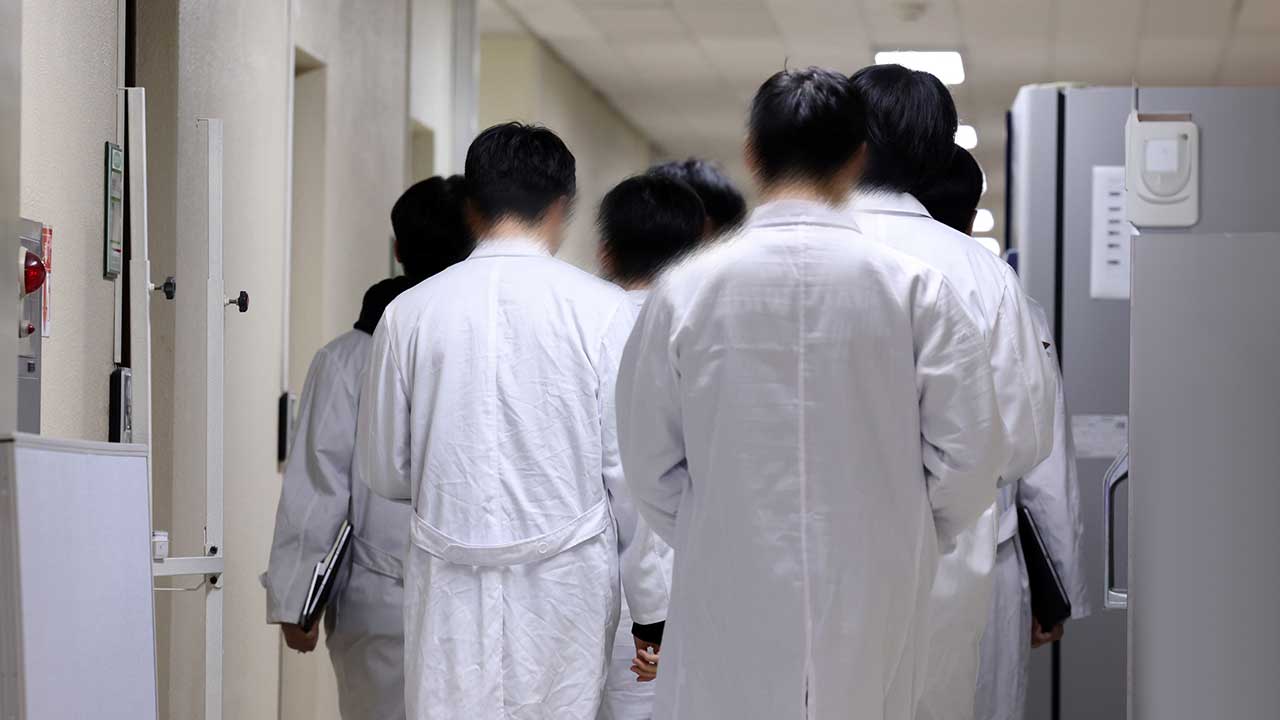 일부 전공의 "증원 백지화 외에 의료행위 면책·파업권 보장해야 복귀"