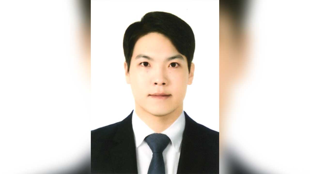 휴가 중인 경찰관이 하천에 빠진 차량 운전자 구조