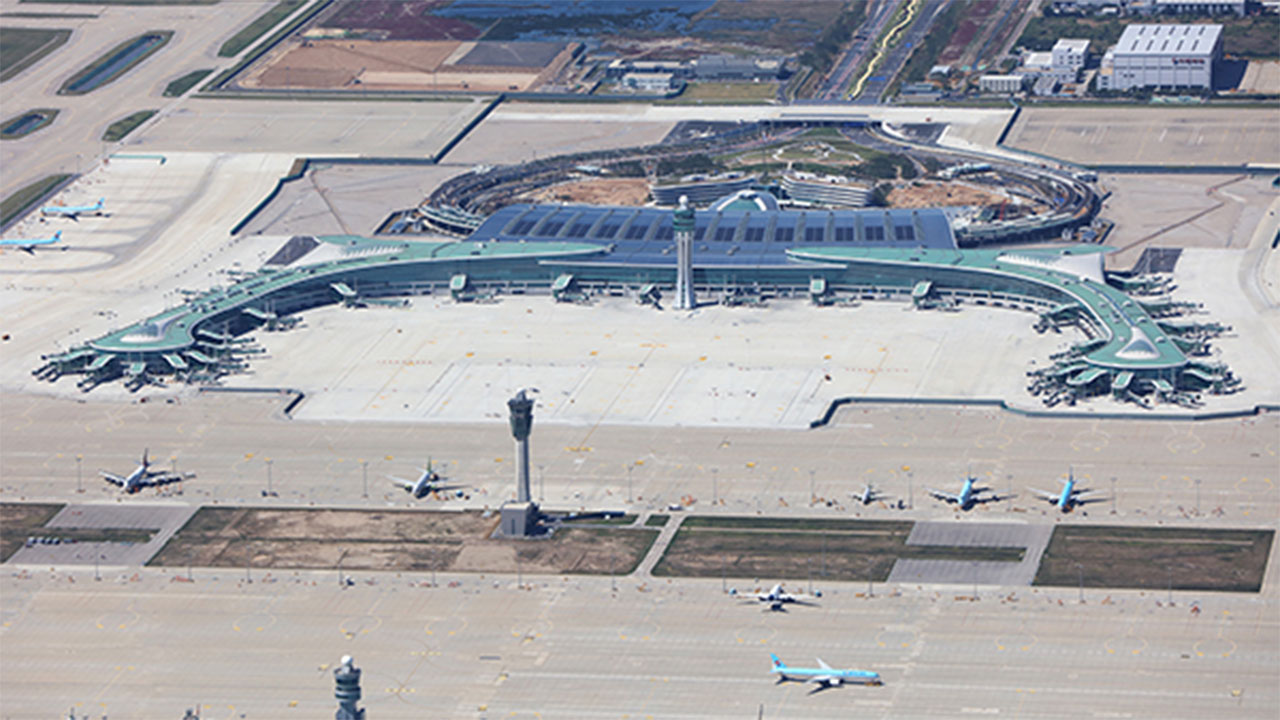 인천공항서 미국 화물기 착륙 중 타이어 파손‥1활주로 운항 중단