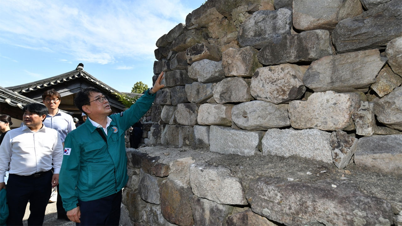 기와 떨어지고 불상 장식 '뚝'‥부안 지진에 국가유산 6건 피해