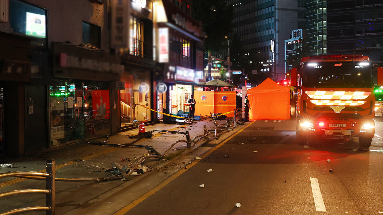 서울 시청역 교차로 역주행 차량 인도 돌진‥13명 사상