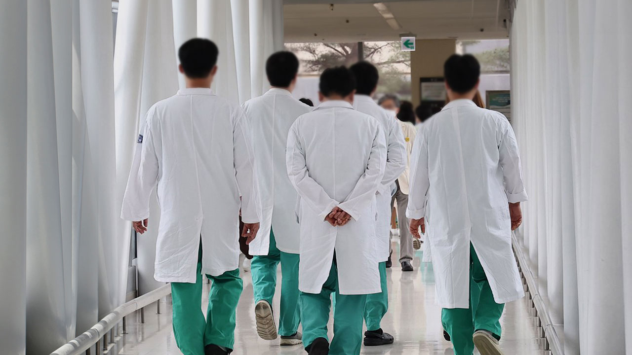 정부 "15일까지 전공의 사직처리 안되면 내년 전공의 정원 감축"