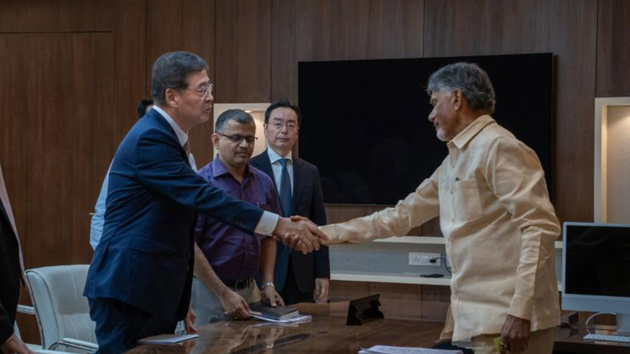 LG화학, '가스누출 참사' 인도 마을에 지원 확대‥"생활 지원금 200억 지급"