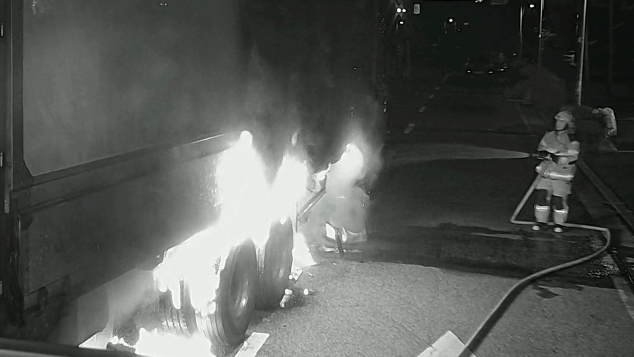 인천 교차로서 오토바이-화물차 충돌‥20대 오토바이 운전자 사망