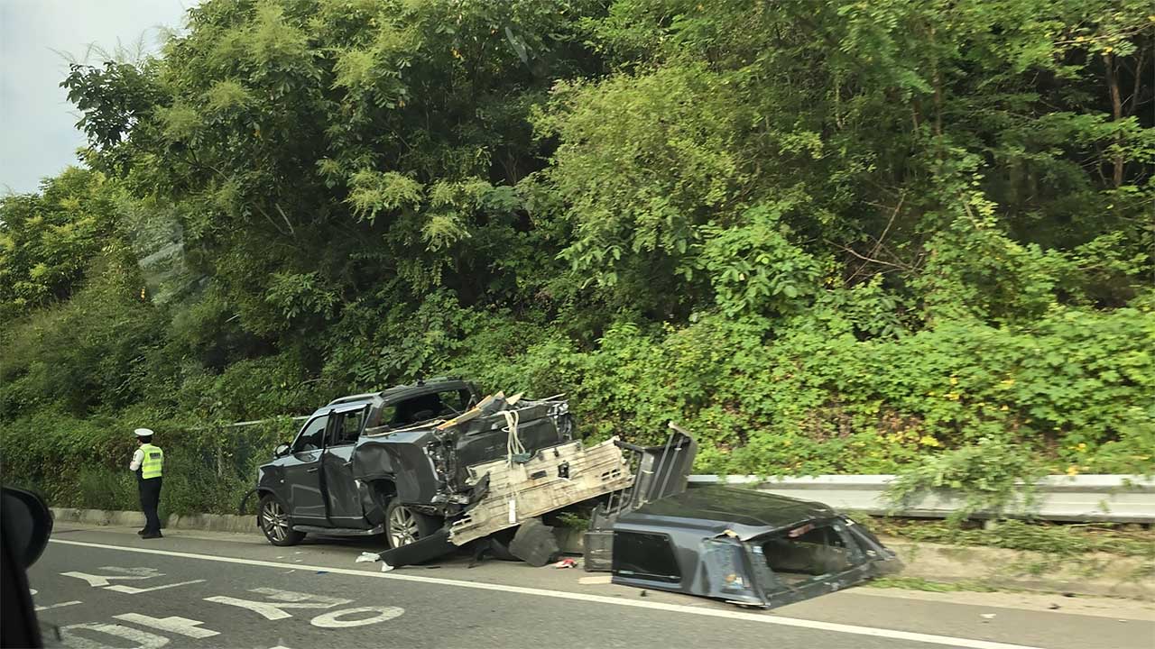 용인서 관광버스 등 차량 3대 추돌사고‥1명 심정지
