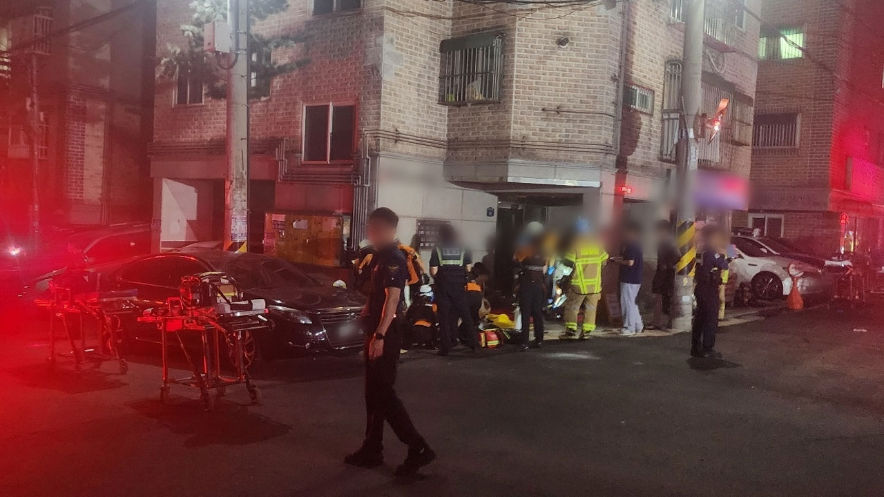 부천 주택서 전기자전거 배터리 폭발 화재‥7명 연기 흡입