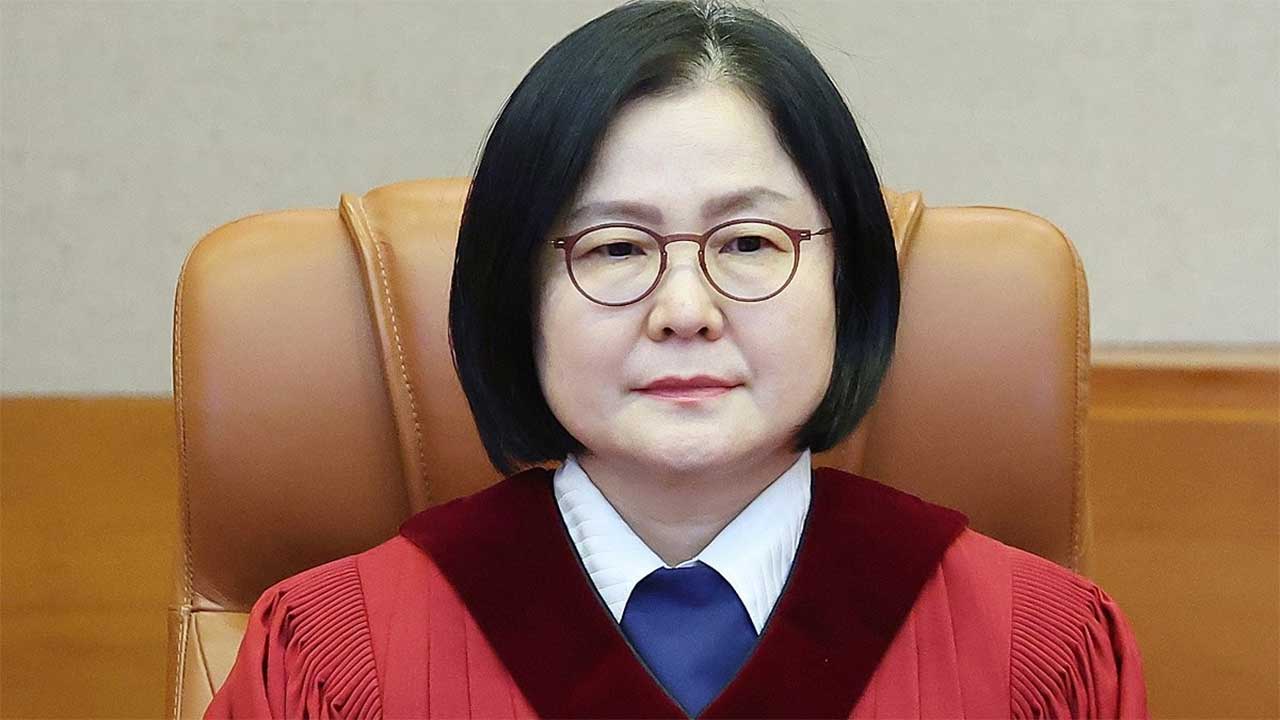 이은애 헌법재판관 퇴임‥"사형제 등 중요 쟁점 사건 해결 못 해 송구"