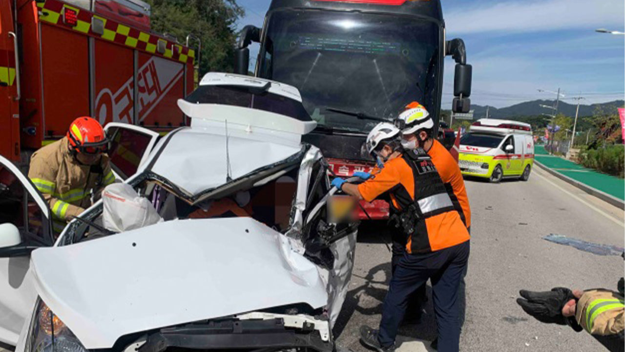 철원서 버스와 승용차 추돌‥80대 2명 사상