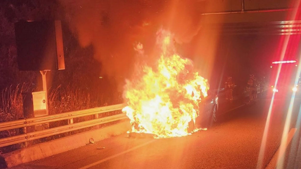 영동고속도로 대관령나들목서 승용차 불‥60대 운전자 대피