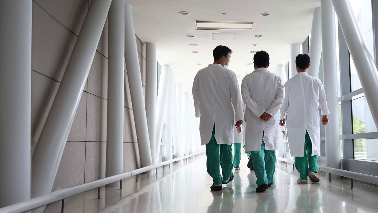 "사직 전공의 손해배상소송 정부가 지연시켜"‥사법부 신속 판단 촉구