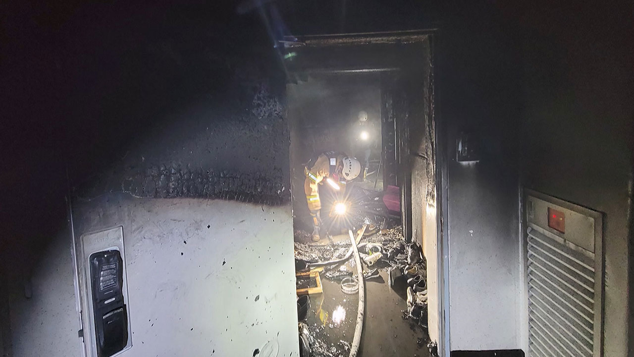 경기 부천 아파트 화재‥주민 17명 연기 흡입