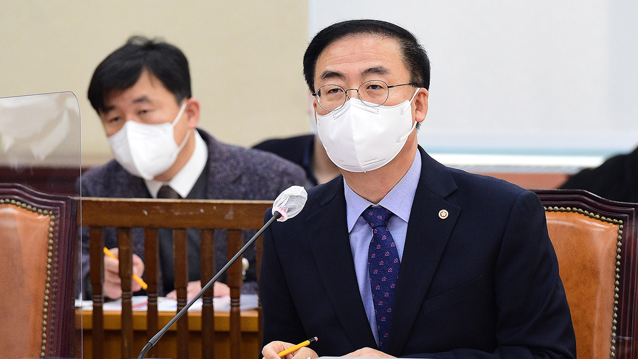 '아들 특혜채용' 김세환 전 선관위 사무총장 내일 구속영장 심사