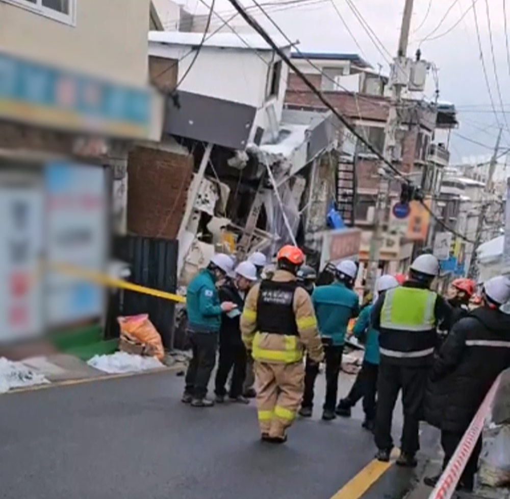경기 성남서 2층짜리 주택 붕괴‥"폭설 여파 가능성"