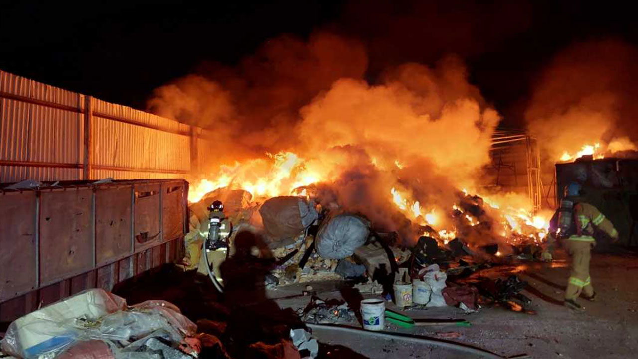 강원 강릉시 폐차 야적장서 불‥다친 사람 없어