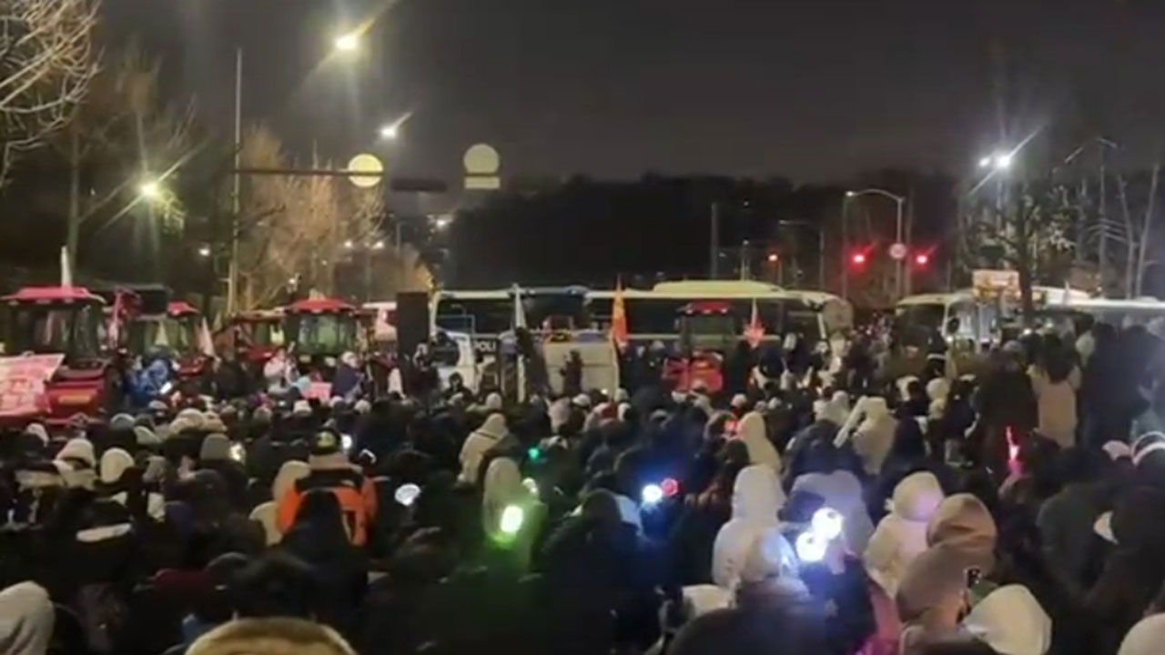 전농 트랙터 행진 14시간째 경찰 대치 중‥시민 1천여명 모여