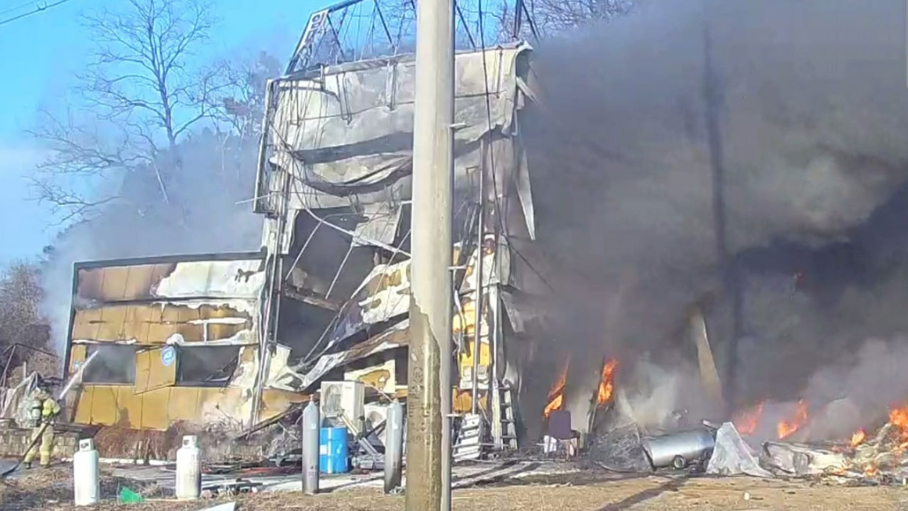 경기 안성시 원곡면 공장에서 불‥40분 만에 큰 불길 잡혀